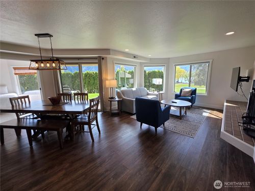 1 S 1st St, Chelan, WA, 98816 | Card Image