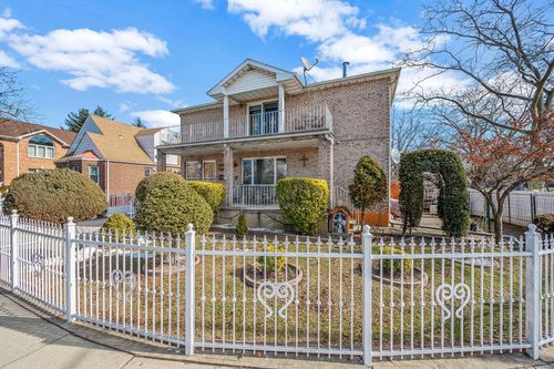 58 196th Pl, Fresh Meadows, NY, 11365-2311 | Card Image