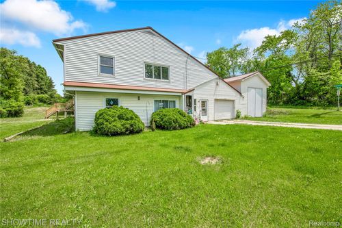 654 Blacks Corners Rd, Imlay City, MI, 48444-9751 | Card Image
