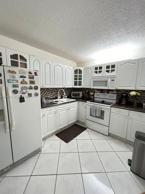 apt-123-17000 Nw 67th Ave, Hialeah, FL, 33015-4059 | Card Image