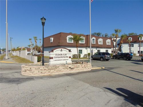 e102-9119 Tudor Dr, TAMPA, FL, 33615-3771 | Card Image