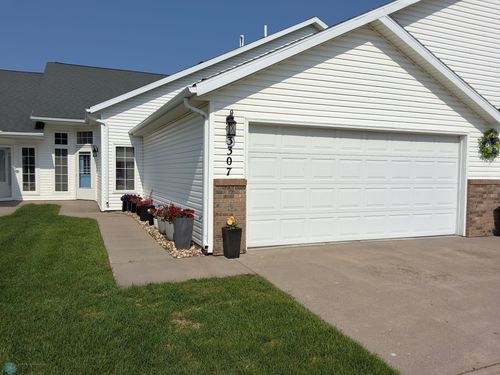 3307 38th St S, Moorhead, MN, 56560-6914 | Card Image