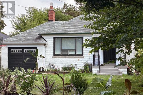 247 Berry Rd, Etobicoke, ON, M8Y1X8 | Card Image