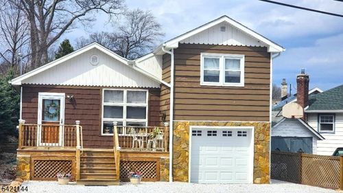 106 Maxim Dr, Hopatcong, NJ, 07843-1925 | Card Image