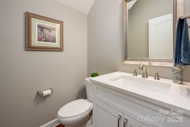Powder bath with new vanity and quartz top | Image 27