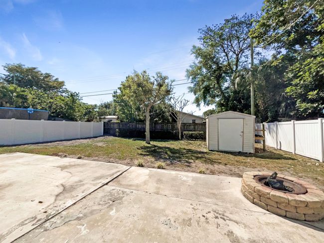11812 Balsam Dr, House other with 3 bedrooms, 2 bathrooms and null parking in Royal Palm Beach FL | Image 8