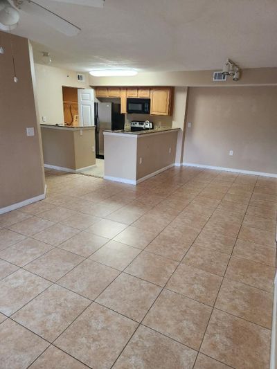 105 - 211 Sw Palm Drive, Condo with 2 bedrooms, 2 bathrooms and null parking in Port St Lucie FL | Image 2