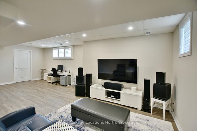 16 Starboard Cir, House other with 3 bedrooms, 3 bathrooms and 2 parking in Wasaga Beach ON | Image 33
