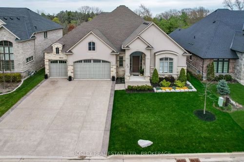 32 Philmori Blvd, Fonthill, ON, L0S1E5 | Card Image