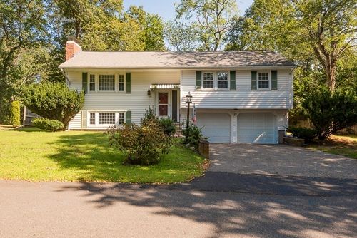24 Fair Oak Rd, Dedham, MA, 02026-6703 | Card Image