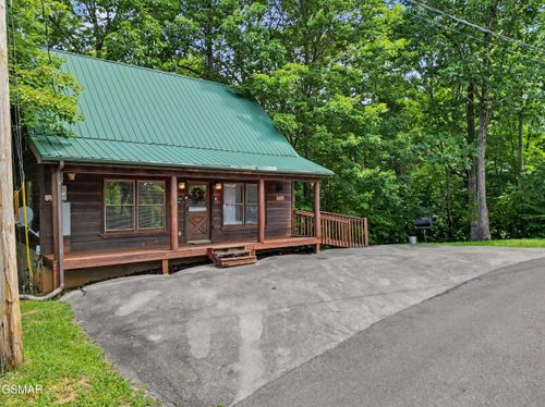2434 N School House Gap Rd, Sevierville, TN, 37876-8967 | Card Image