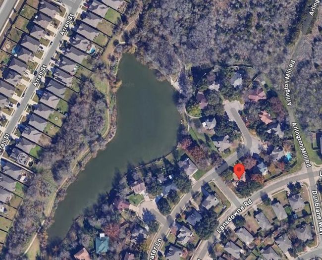 Perfectly positioned by a pond & walking trails | Image 5