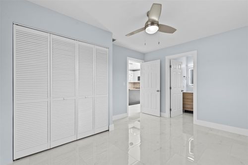 877 Coral Dr, West Palm Beach, FL, 33415-3619 | Card Image