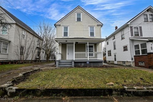 667 Elma St, Akron, OH, 44310-3025 | Card Image