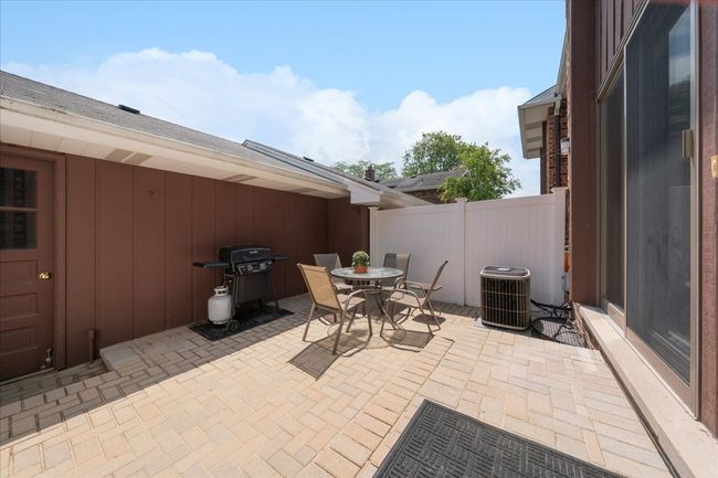 317 Hale St, Townhouse with 2 bedrooms, 2 bathrooms and 2 parking in Wheaton IL | Image 17