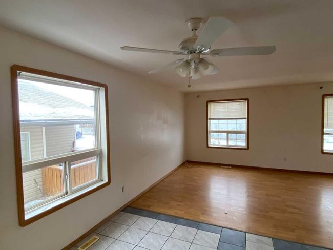 4-H - 104 Upland Trail W, Townhouse with 3 bedrooms, 2 bathrooms and 2 parking in Brooks AB | Image 8