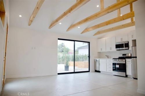 6521 W 87th St, Westchester, CA, 90045-3716 | Card Image