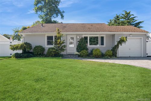 18 Lois Ln, Farmingdale, NY, 11735-6008 | Card Image