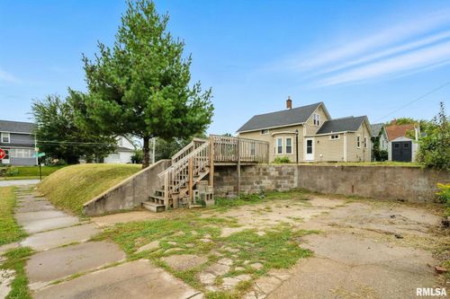 421 16th Ave, Moline, IL, 61265-2941 | Card Image