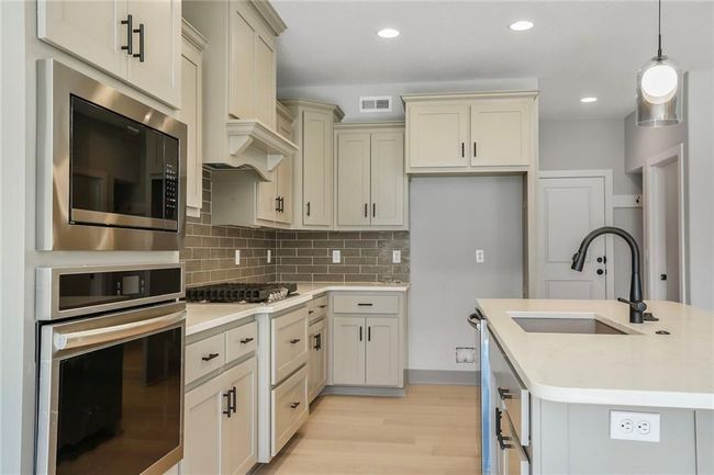 7050 Yulich Ct, House other with 4 bedrooms, 3 bathrooms and null parking in Parkville MO | Image 11