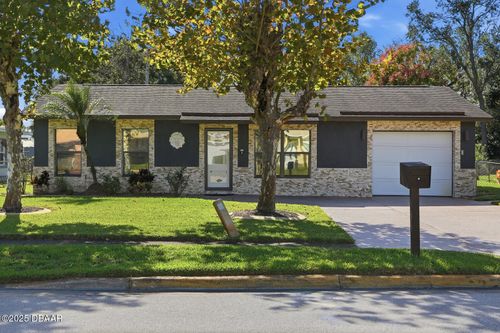 932 Lora St, DAYTONA BEACH, FL, 32114-5828 | Card Image