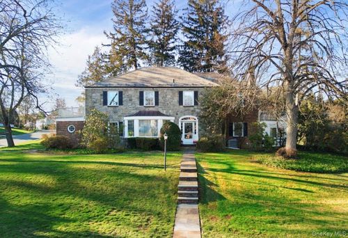 138 Payne Whitney Ln, Manhasset, NY, 11030-3224 | Card Image