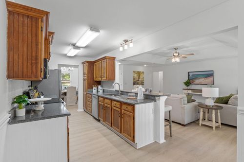 64 Hampton Cir, Niceville, FL, 32578-3947 | Card Image