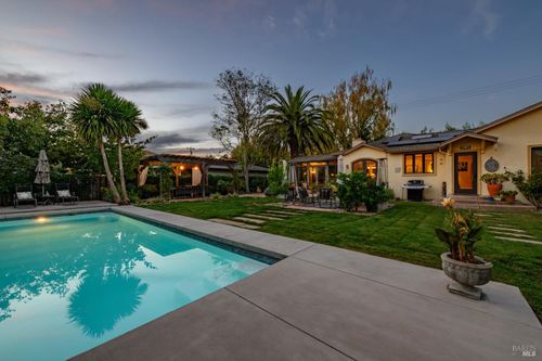 483 E Napa Street, Sonoma, CA, 95476 | Card Image