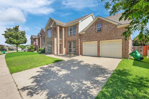 3925 Wisteria Ln, Haltom City, TX, 76137-5822 | Card Image