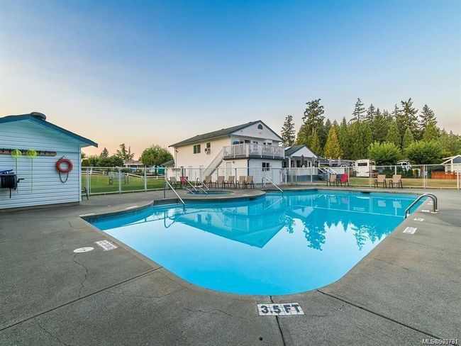 Clubhouse pool and hot tub | Image 27