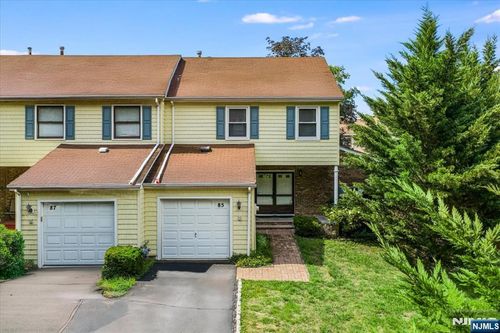 85 Lexington Ln, Wayne, NJ, 07470-6332 | Card Image