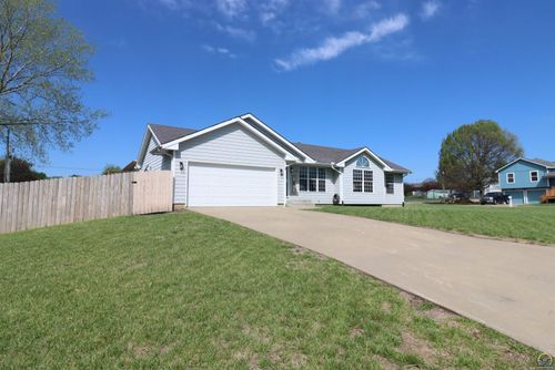 5237 Ne Wallace Ln, Topeka, KS, 66617-4523 | Card Image