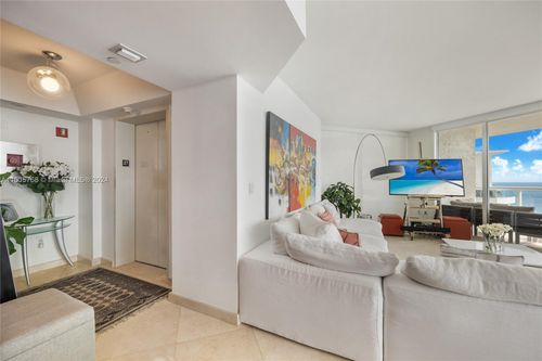 2702-18671 Collins Ave, Sunny Isles Beach, FL, 33160-7225 | Card Image