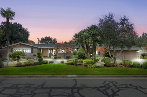 5627 N Kavanagh Ave, Fresno, CA, 93711-2523 | Card Image