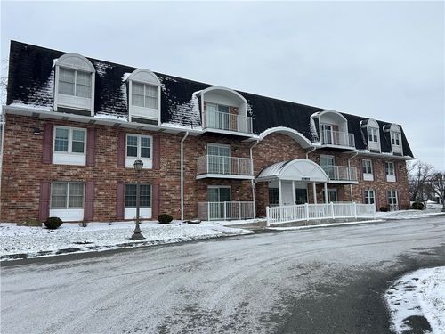 308 Clubhouse Dr, Washington, PA, 15301-6282 | Card Image