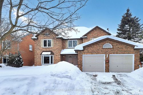 32 Petch Cres, Aurora, ON, L4G5P4 | Card Image