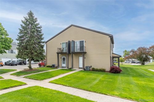 31-42564 Saratoga Rd, Canton, MI, 48187-3011 | Card Image