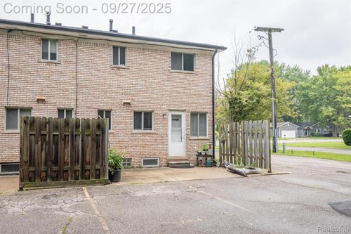 37104 Jefferson Ave, Harrison Twp, MI, 48045-2628 | Card Image