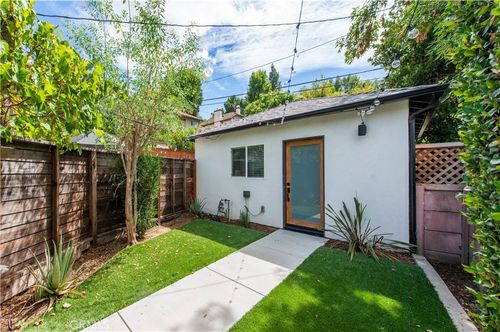21714 Dumetz Rd, Woodland Hills, CA, 91364-4334 | Card Image