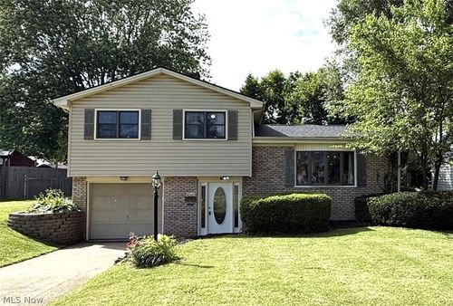 4260 Wedgewood Dr, Youngstown, OH, 44511-1027 | Card Image