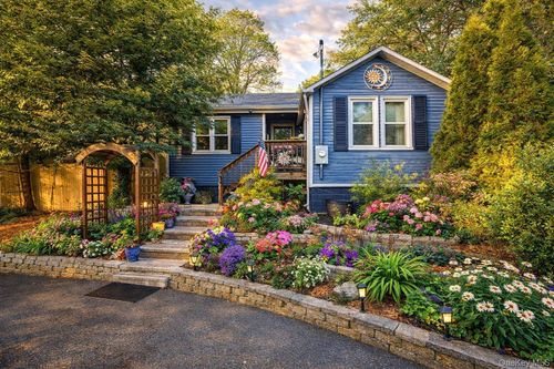 33 Park Dr, Rocky Point, NY, 11778-8858 | Card Image