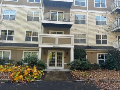 101 - 26 Schoolhouse Drive, Condo with 1 bedrooms, 1 bathrooms and 1 parking in West Hartford CT | Image 1