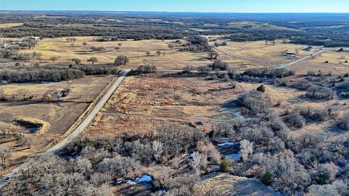 107 W Huron Cir, Nocona, TX, 76255-9235 | Card Image