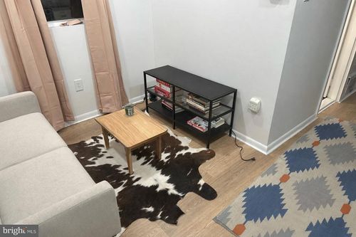 apt-2r-1018 Pine St, PHILADELPHIA, PA, 19107-6069 | Card Image