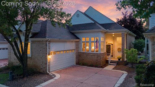 38147 N Vista Dr, Livonia, MI, 48152-1067 | Card Image