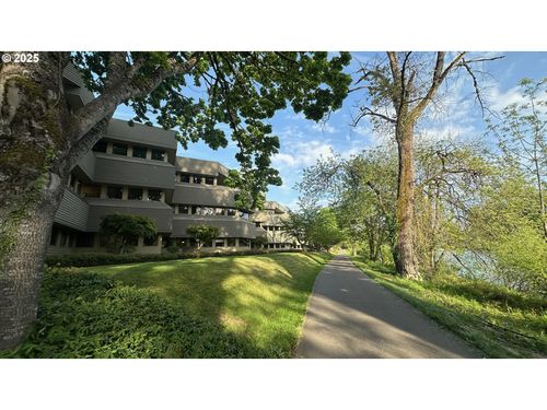 200-66 Club Rd, Eugene, OR, 97401-2420 | Card Image