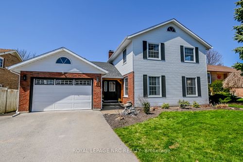 10 Vinemount Dr, Fonthill, ON, L0S1E5 | Card Image