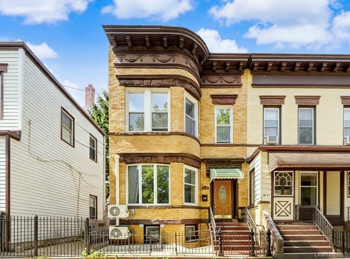 79-35 77th Ave, Glendale, NY, 11385-7522 | Card Image