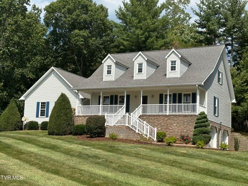 177 Fox Chase Ln, Unicoi, TN, 37692-6502 | Card Image