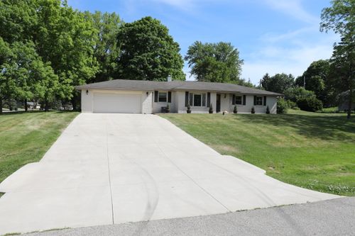 W277S8810 Lakeside Dr, Mukwonago, WI, 53149-9680 | Card Image